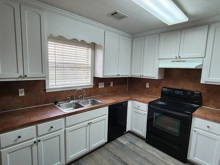 1229 Westfield Ln — Photo 9