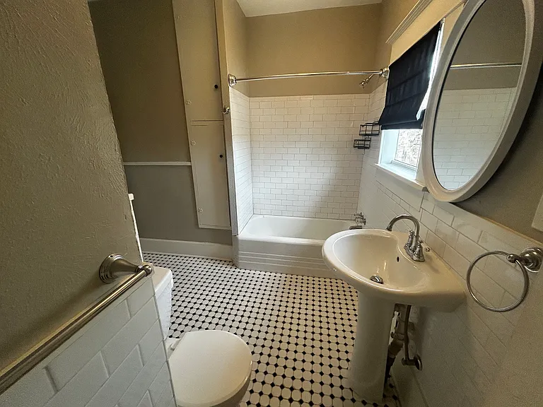 1630 Mistletoe Blvd #B — Photo 9