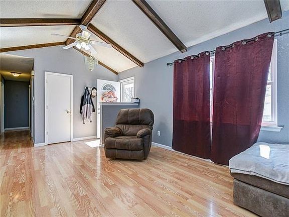 5th image of 413 SW Elmwood Dr