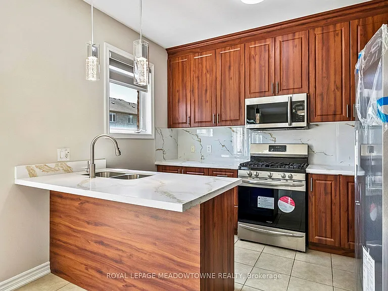 15 Learmont Ave #UPPER — Photo 19