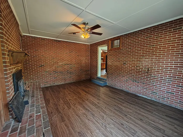 9511 Harris St — Photo 12