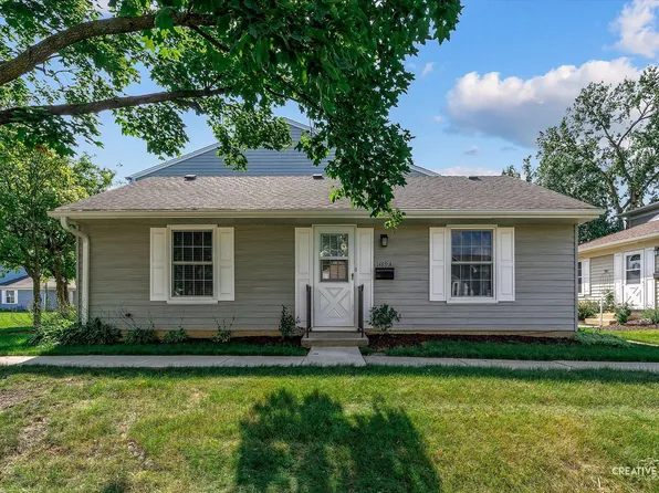 1489 Woodcutter Ln Unit A, Wheaton, IL 60189