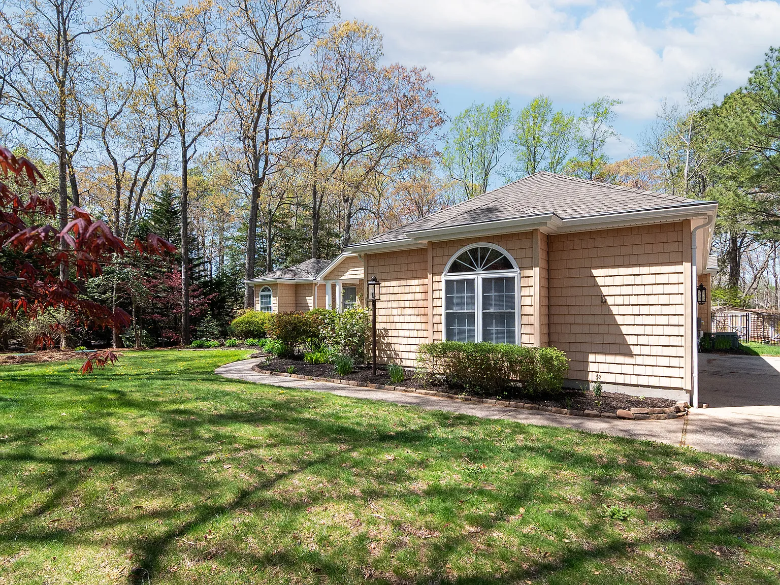 15 Greystone Dr — Photo 4