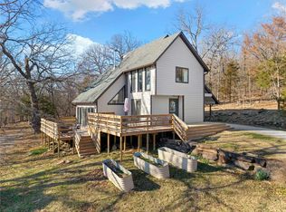 14404 E Black Oak Rd, Fayetteville, AR 72701