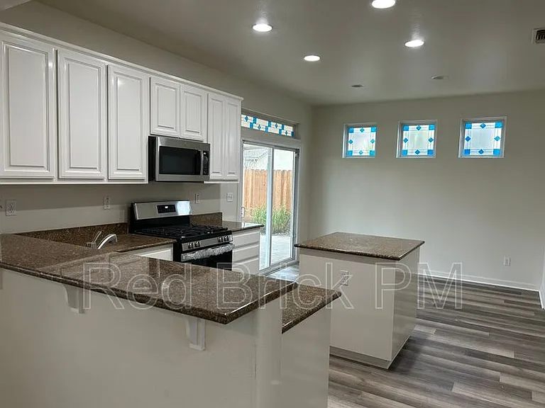 456 Azalea Ct — Photo 2