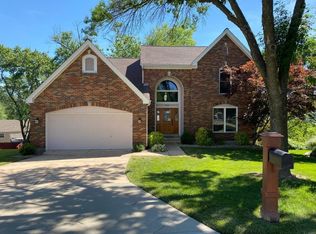9826 Grantview Forest Dr, Saint Louis, MO 63123