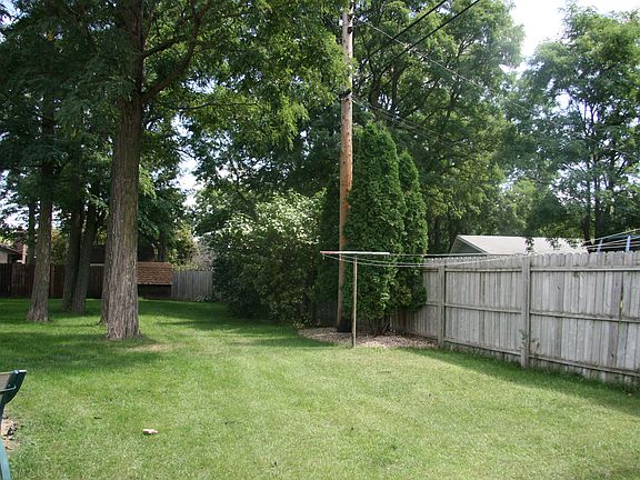 2nd image of 825 Meadowwood Dr N
