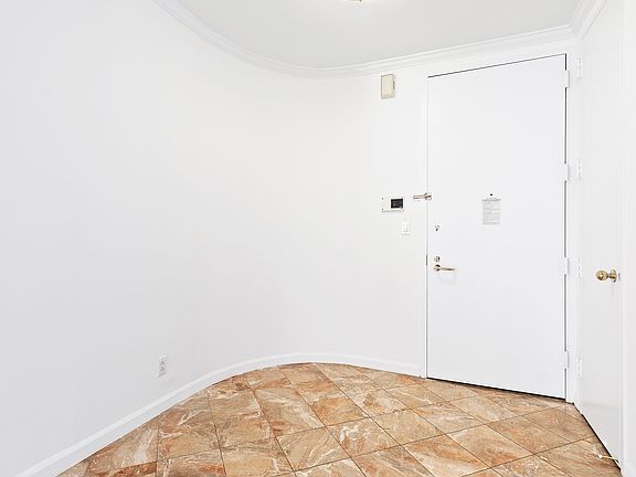 4th image of 150 E 57th St APT 5C