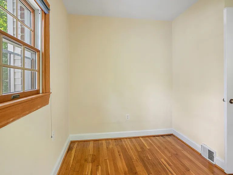 244 N Columbus St — Photo 17