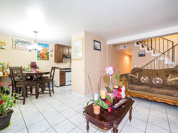 5th image of 13171 Bromont Ave