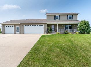 876 Daulton Dr, Tipton, IA 52772
