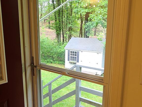 Private entry overlooking nature (view from inside)