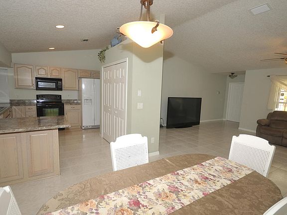 5th image of 458 SE Starfish Ave
