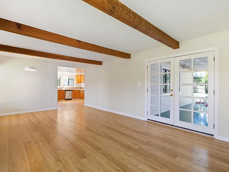 822 Shirley Ave — Photo 9