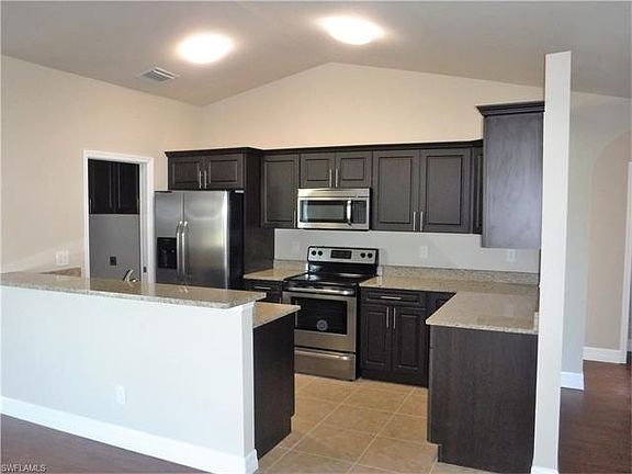2nd image of 1025 NE 4th St
