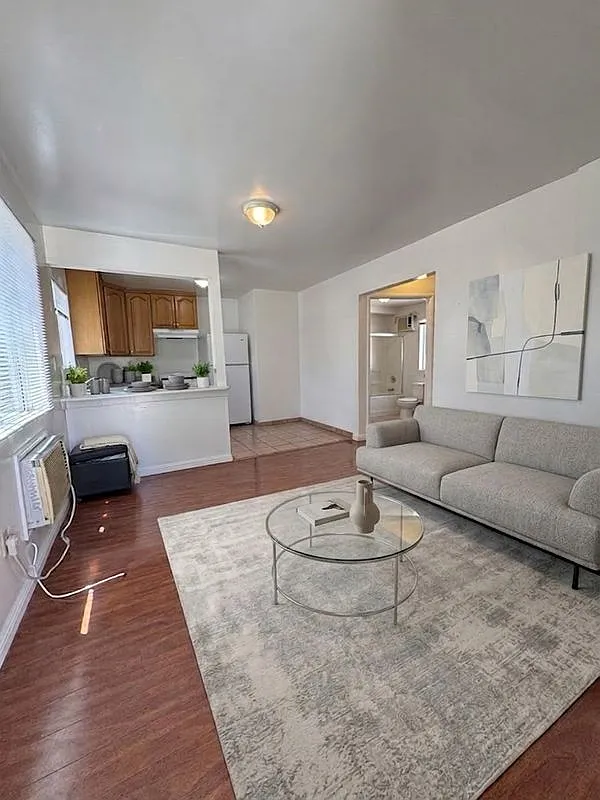 2 bed, 1.0 bath, 1100 sqft, $2,750 — Photo 1