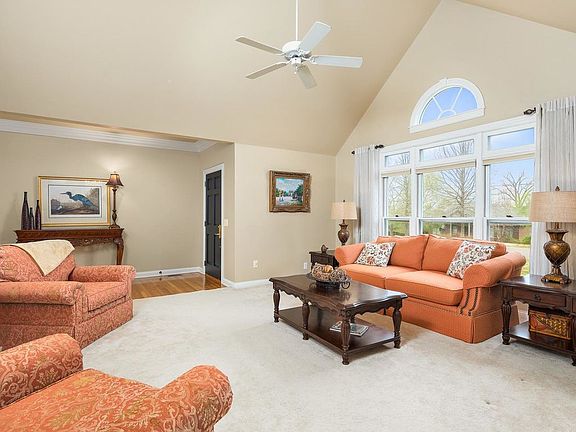 3rd image of 1013 Heritage Woods Dr