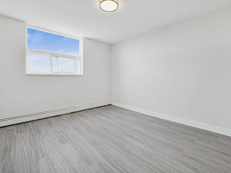 100 Lancaster Dr — Photo 19