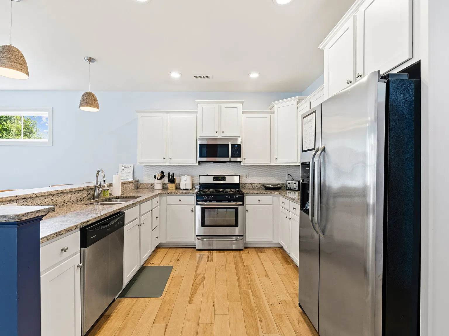 4 bed, 2277 sqft, $3,500 — Photo 3