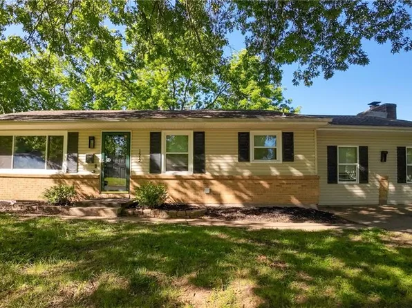 1512 NW B St, Blue Springs, MO 64015