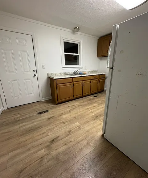 807 Eastview Dr — Photo 14