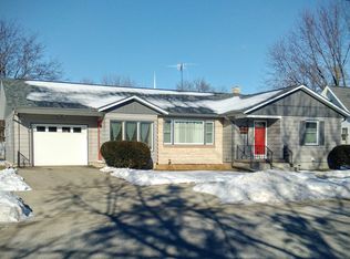 121 E School St, Belleville, WI 53508