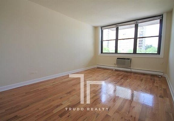 4th image of 1446 N Dearborn St #F