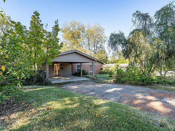 3rd image of 2713 Brentwood Dr