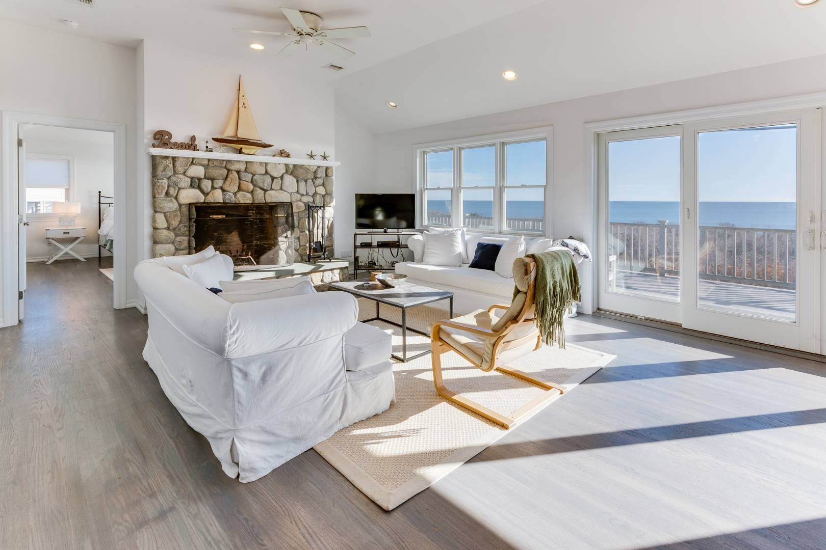  Open Living Area w/ Ocean Views