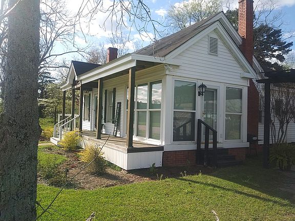 2nd image of 207 E Mill St