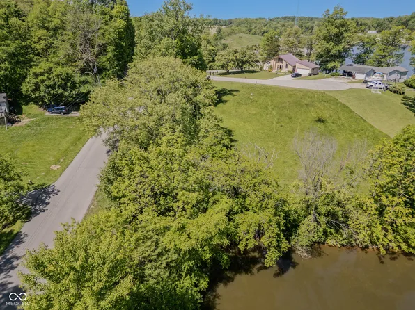 3831 Country Manor St, North Vernon, IN 47265