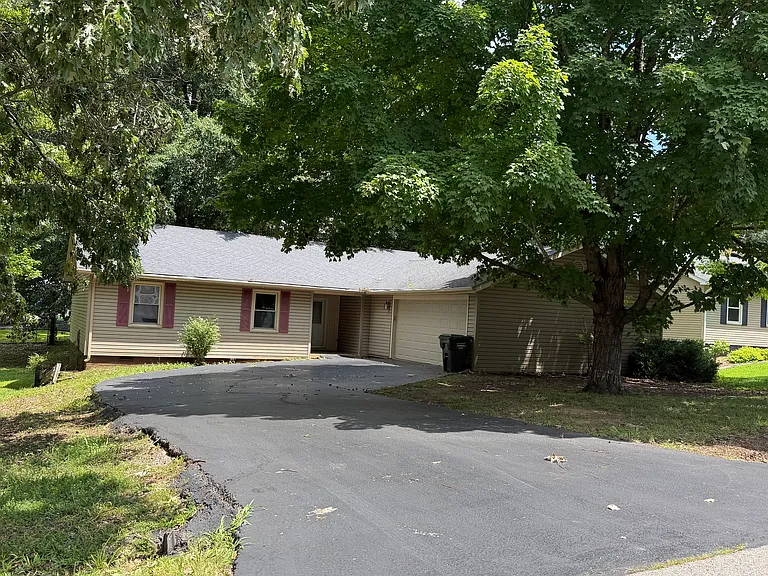 146 Celeste Ln — Photo 1