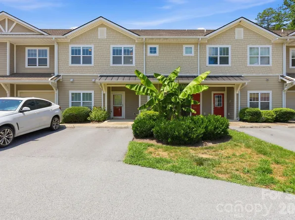 123 Foxden Dr #202, Ne, NC 28732
