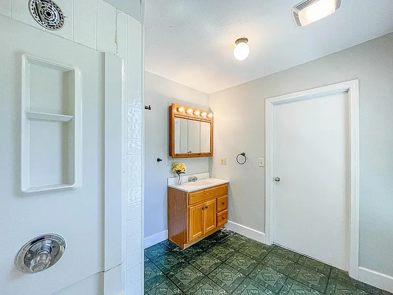 27 Brentwood St #2 — Photo 41