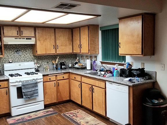 3rd image of 16010 Calandria Way
