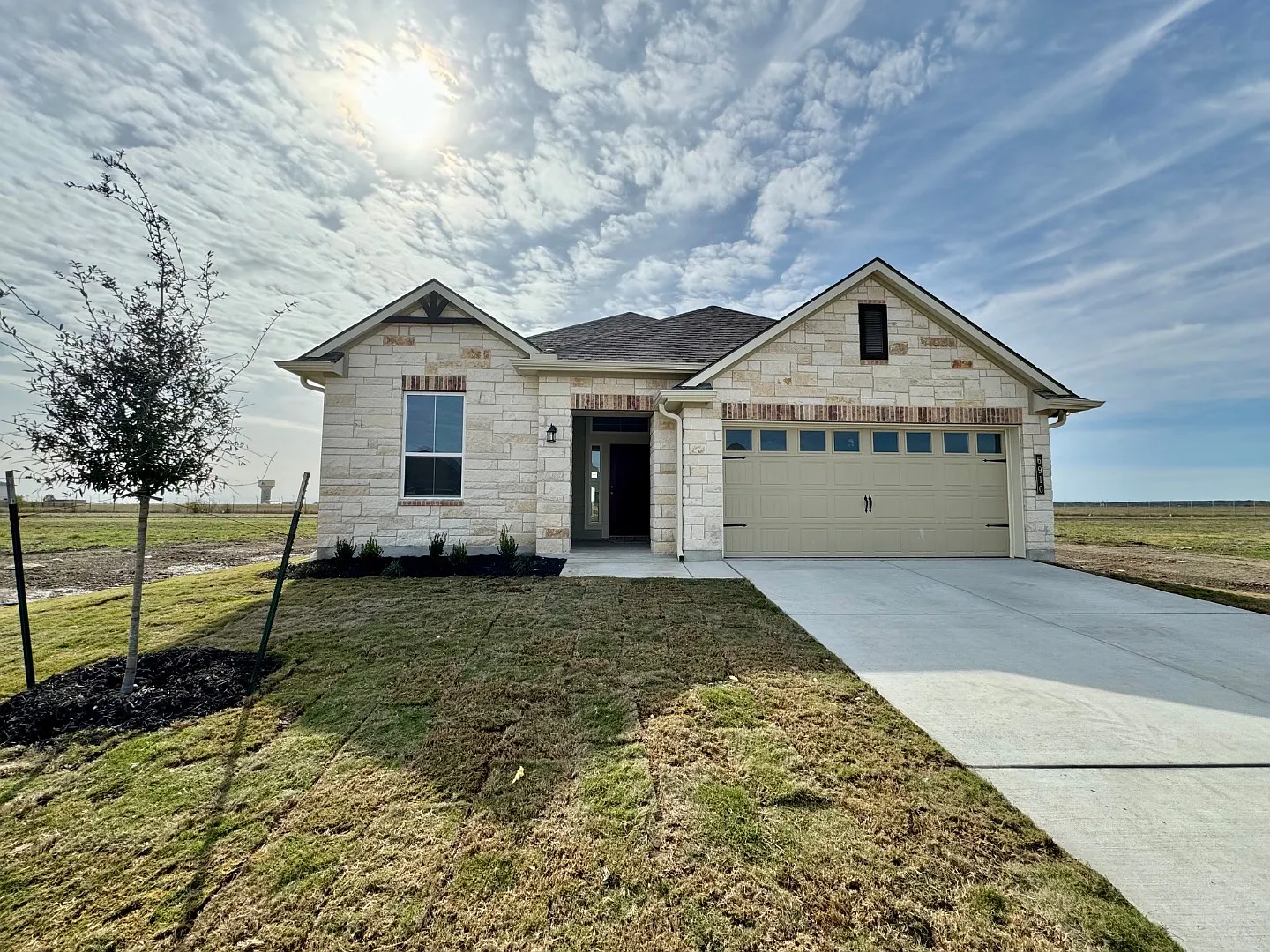 6910 McGregor Loop — Photo 1