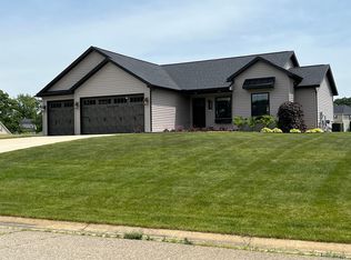 2842 Clivedon Rd, Howell, MI 48843