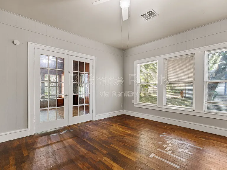 609 E Walker St — Photo 16