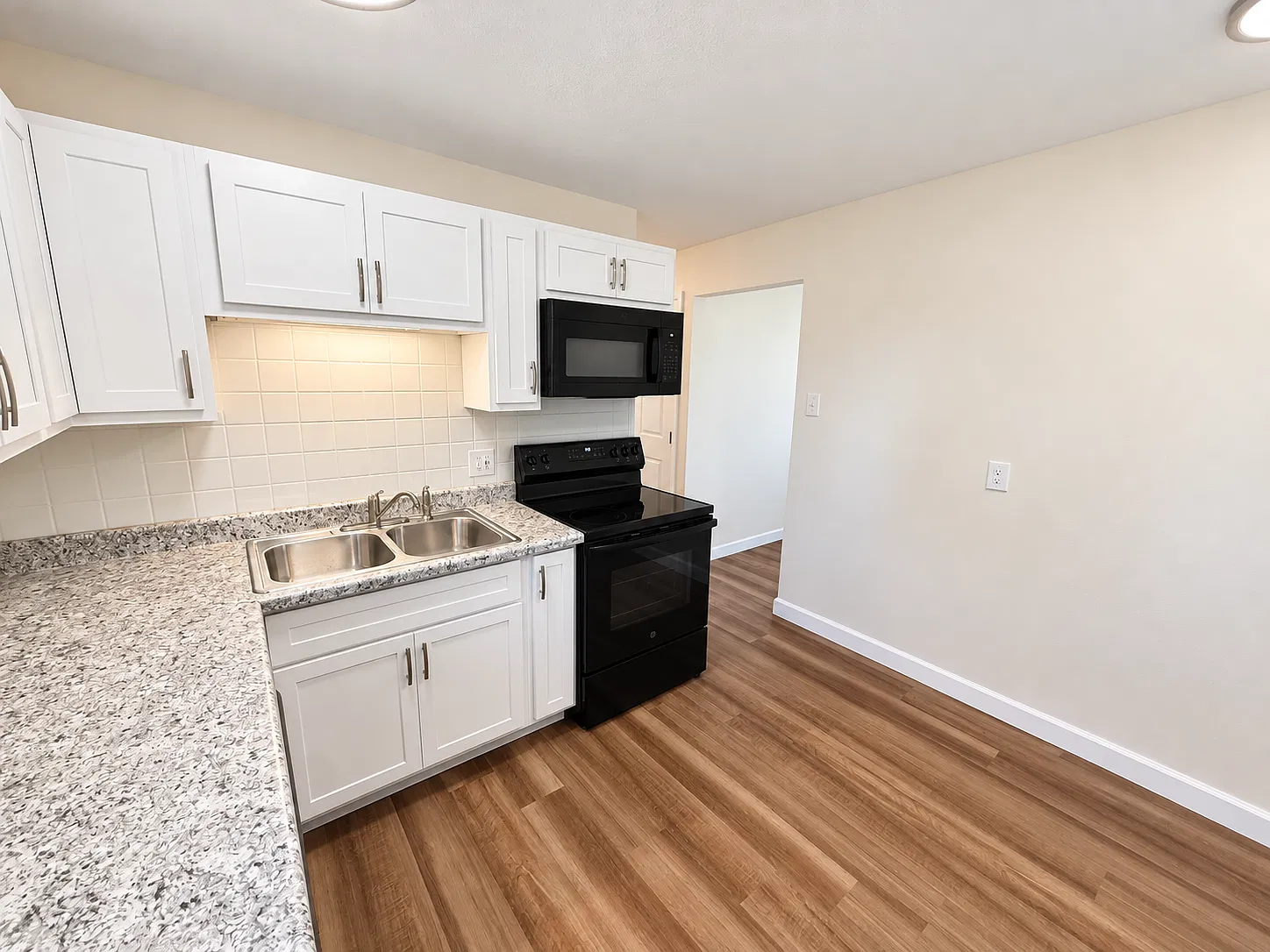2 bed, 750 sqft, $1,325 — Photo 4