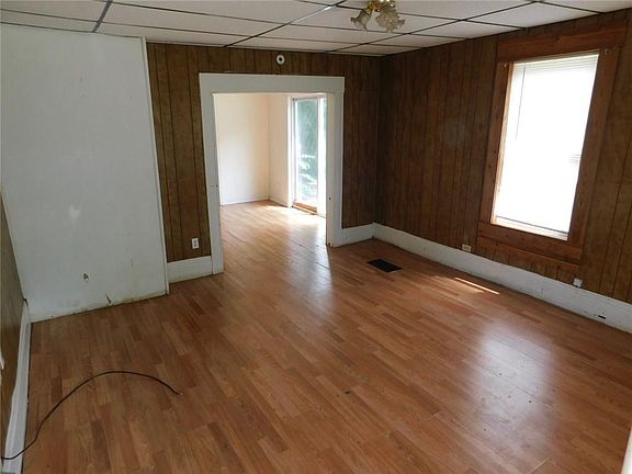 4th image of 305 E Forest St
