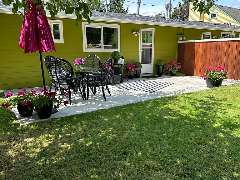 808 NE Garrison St — Photo 30