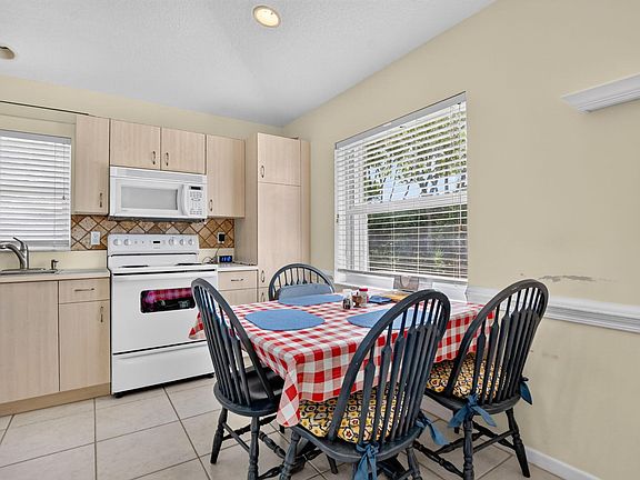 4th image of 13030 Hampton Lakes Circle