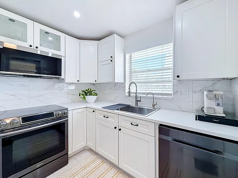 2121 NE 68th St #109 — Photo 29