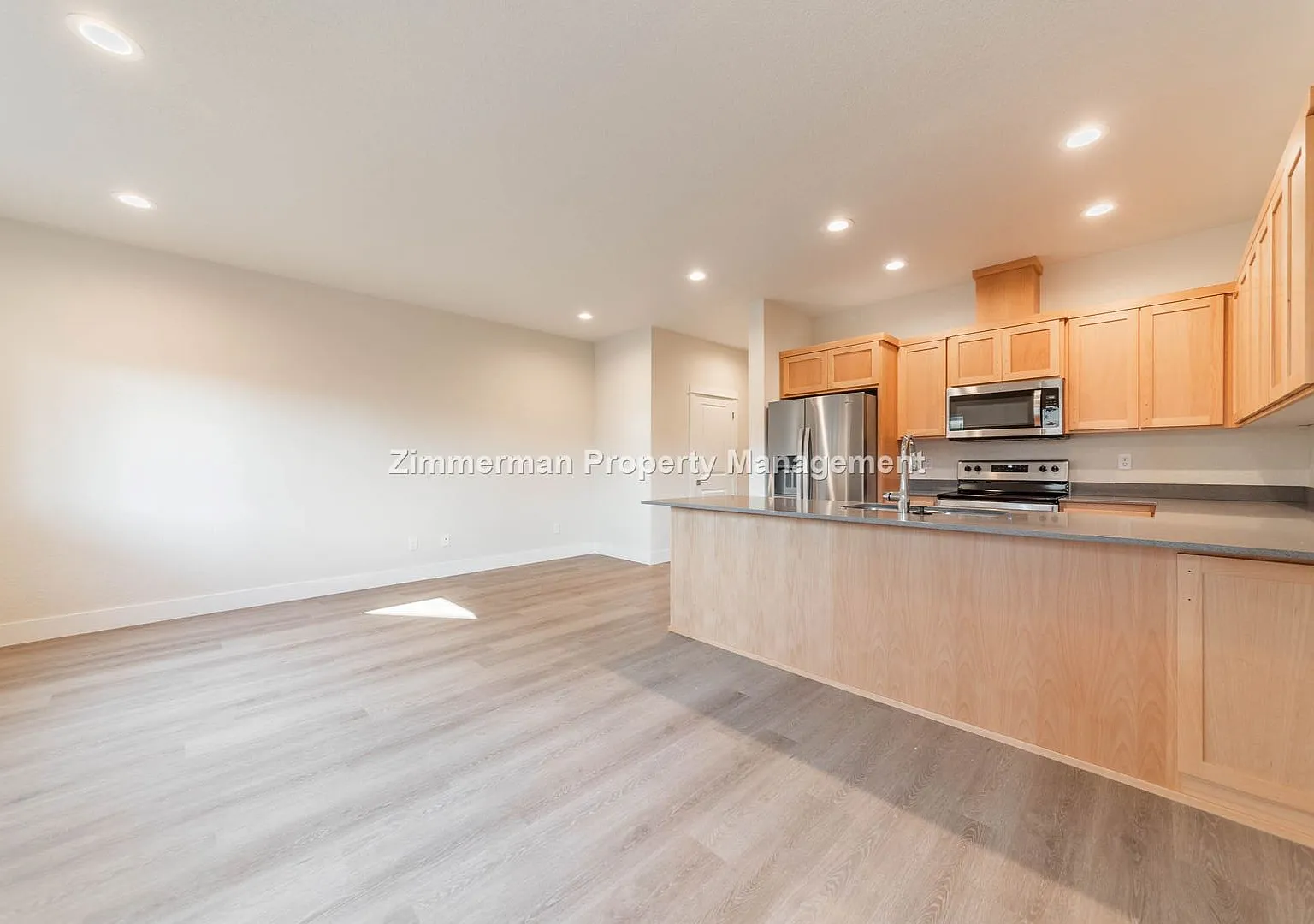 Justine Lane — Photo 4