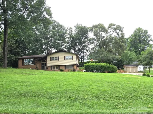 135 42nd Avenue Cir NE, Hickory, NC 28601