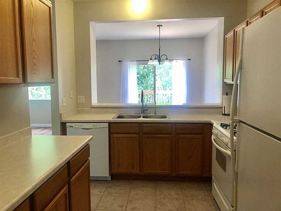 3rd image of 6353 Commonwealth Dr