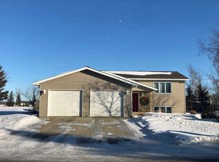 302 18th Ave SE, Devils Lake, ND 58301