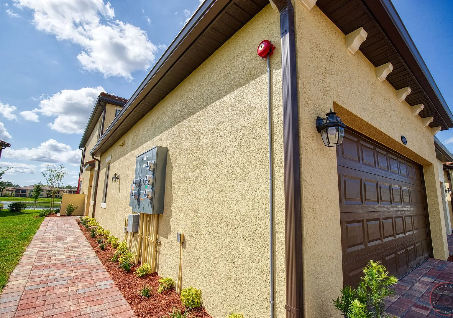 Annual Unfurnished Rental Coach Home 3 Bedrooms, 2 Baths, 2 Car Garage, with Resort Like Amenitie... — Photo 2