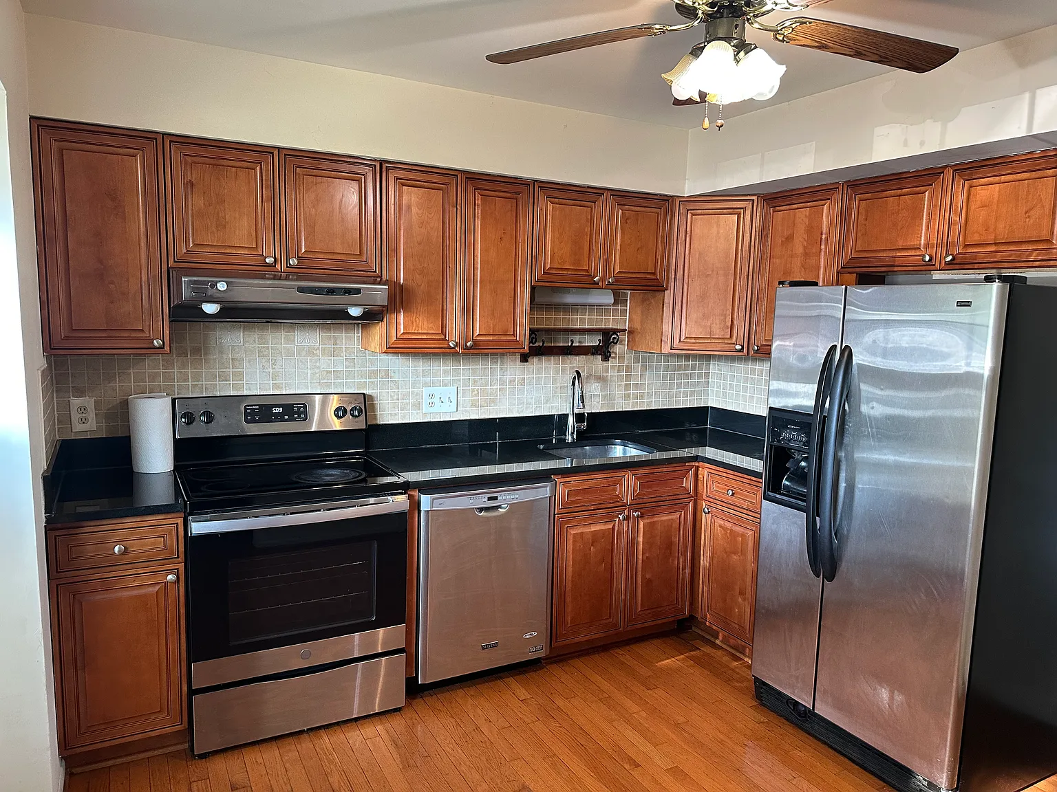 3 bed, 3.5 bath, 1845 sqft, $2,700 — Photo 2