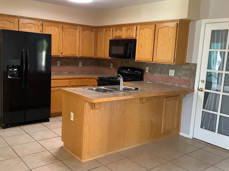 36360 E Margaret St — Photo 3